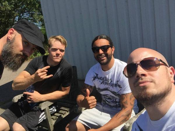 interview Dew-Scented